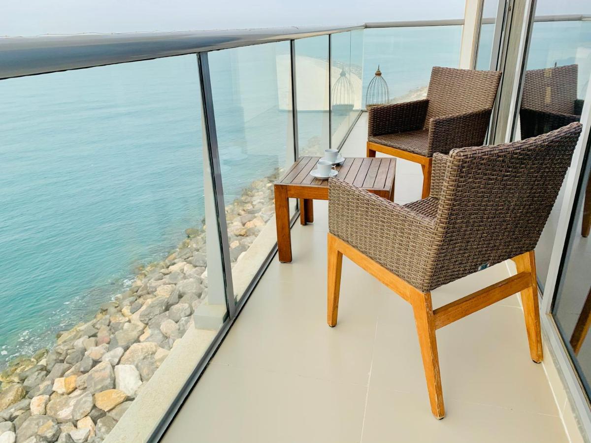 Luxurious 2 Bedroom Beachfront Apartment - Direct Seaview Рас-ель-Хайма Екстер'єр фото