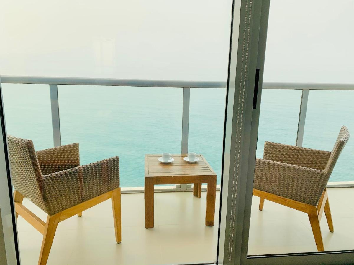 Luxurious 2 Bedroom Beachfront Apartment - Direct Seaview Рас-ель-Хайма Екстер'єр фото