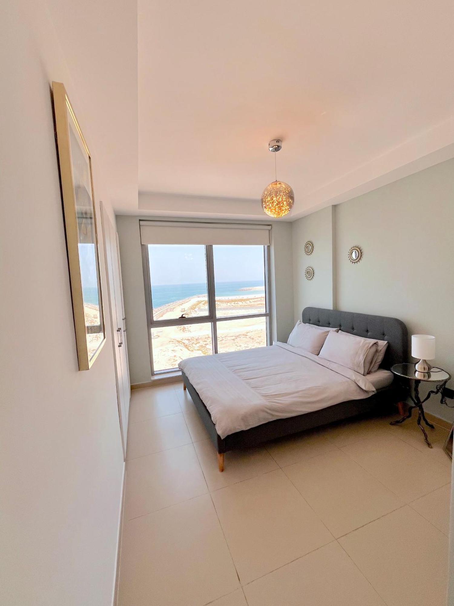 Luxurious 2 Bedroom Beachfront Apartment - Direct Seaview Рас-ель-Хайма Екстер'єр фото