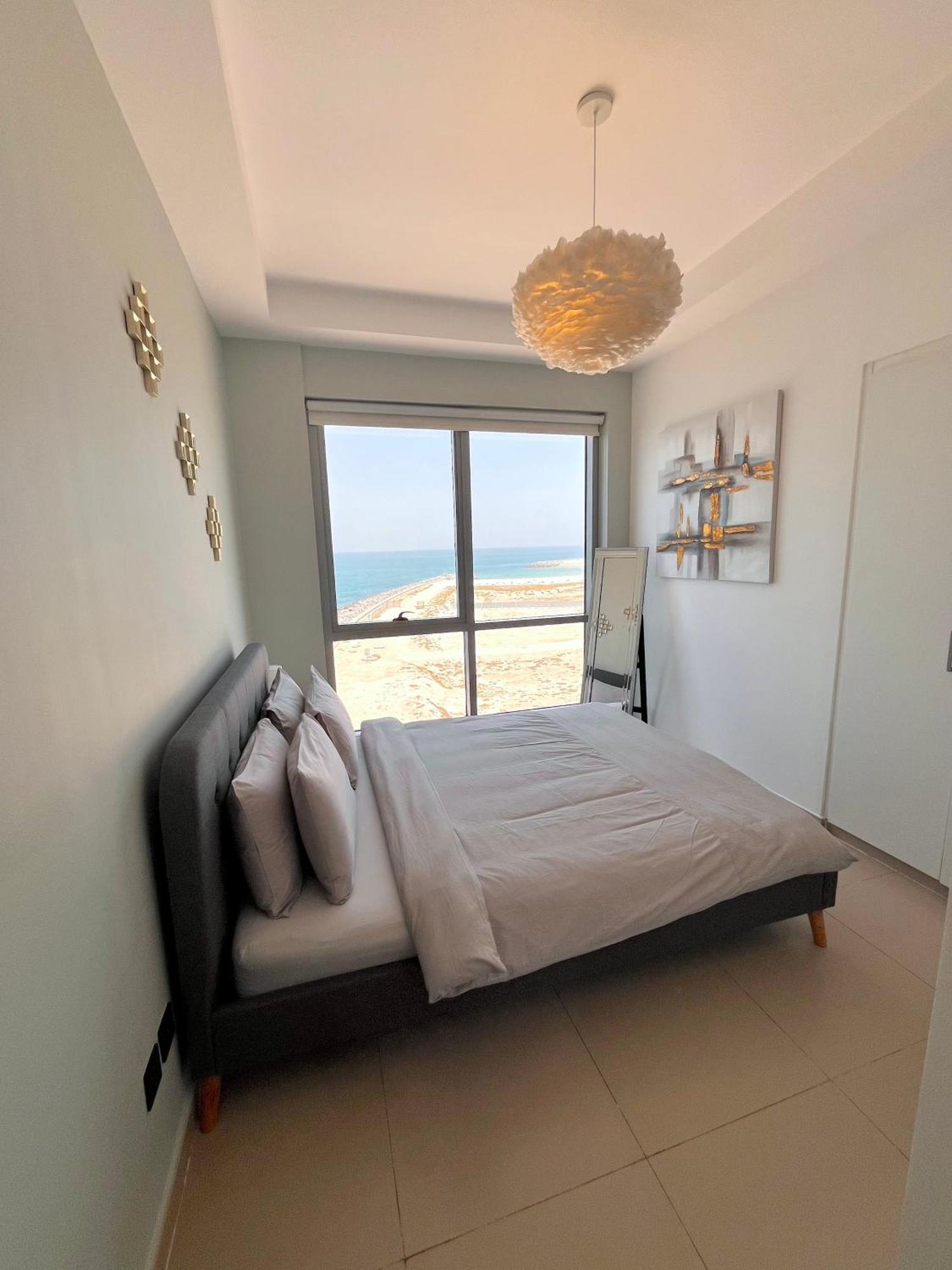 Luxurious 2 Bedroom Beachfront Apartment - Direct Seaview Рас-ель-Хайма Екстер'єр фото