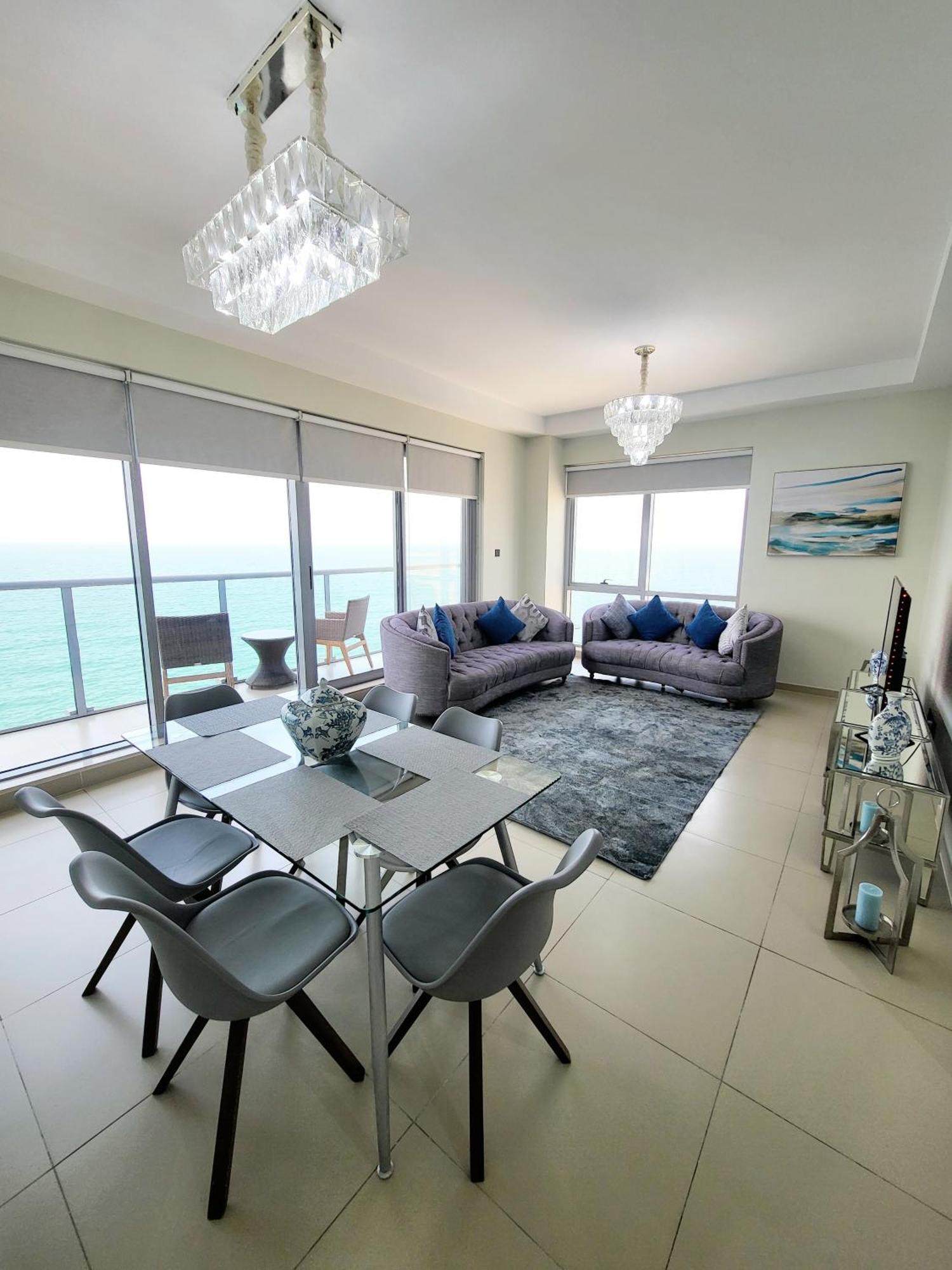 Luxurious 2 Bedroom Beachfront Apartment - Direct Seaview Рас-ель-Хайма Екстер'єр фото