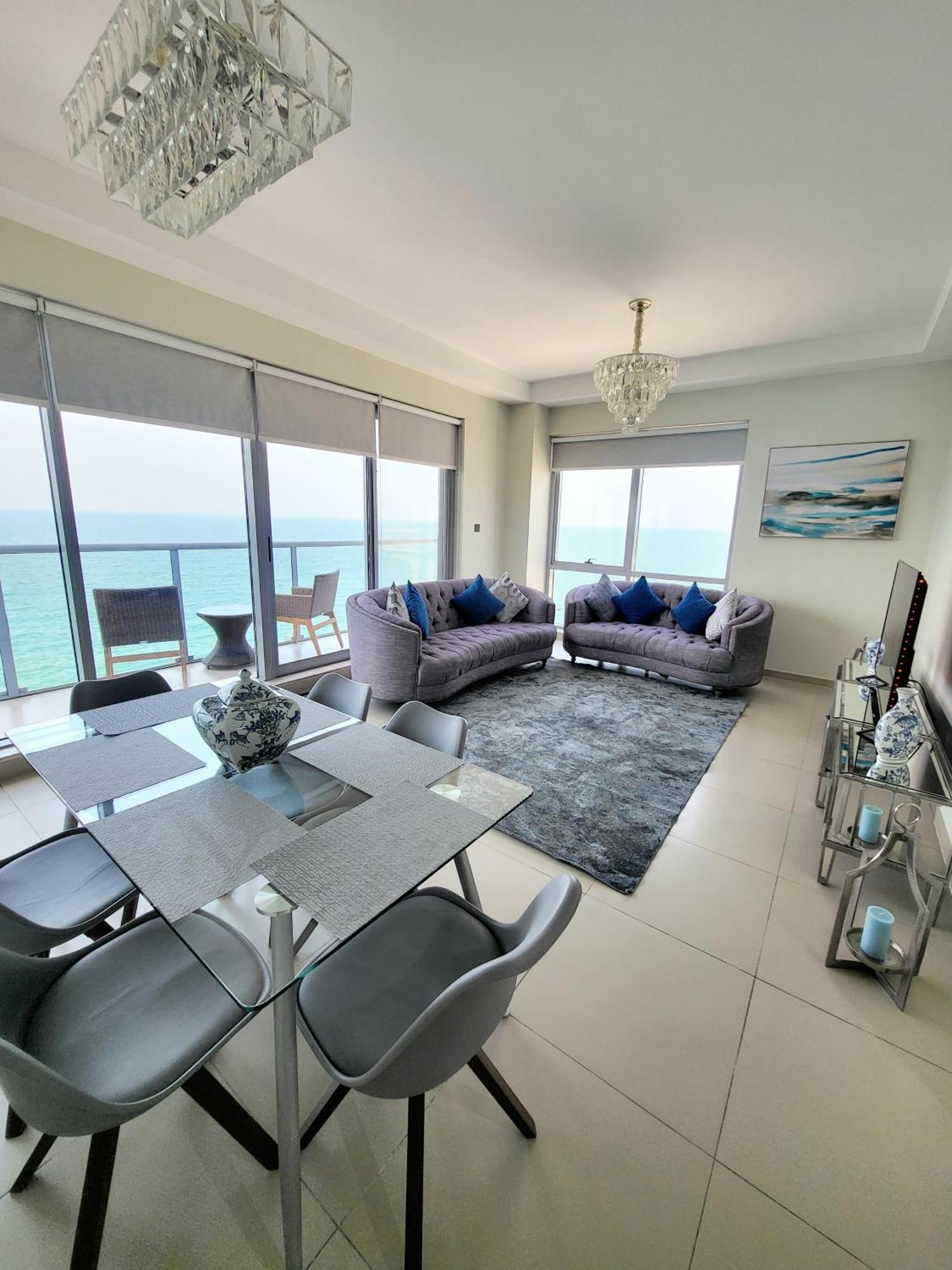 Luxurious 2 Bedroom Beachfront Apartment - Direct Seaview Рас-ель-Хайма Екстер'єр фото